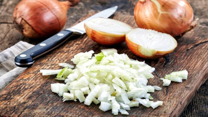 Перестаньте плакать на кухне: научитесь резать лук без слез